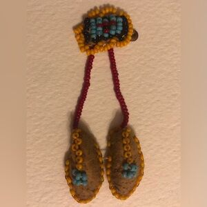 Vintage Handmade Native American Beaded Felt Indian Souvenir pin